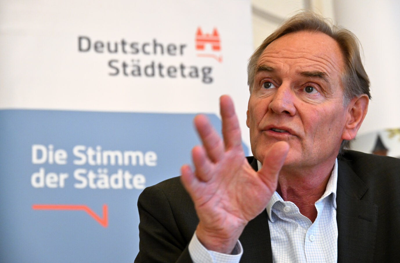 Gönnt der Stadt ein neues Corporate Design: Bürgermeister Burkard Jung. Foto: picture alliance/dpa | Martin Schutt