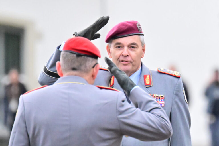 Hält nichts von einem Losverfahren: Bundeswehr Generalinspekteur Carsten Breuer. Foto: picture alliance/dpa | Sebastian Gollnow