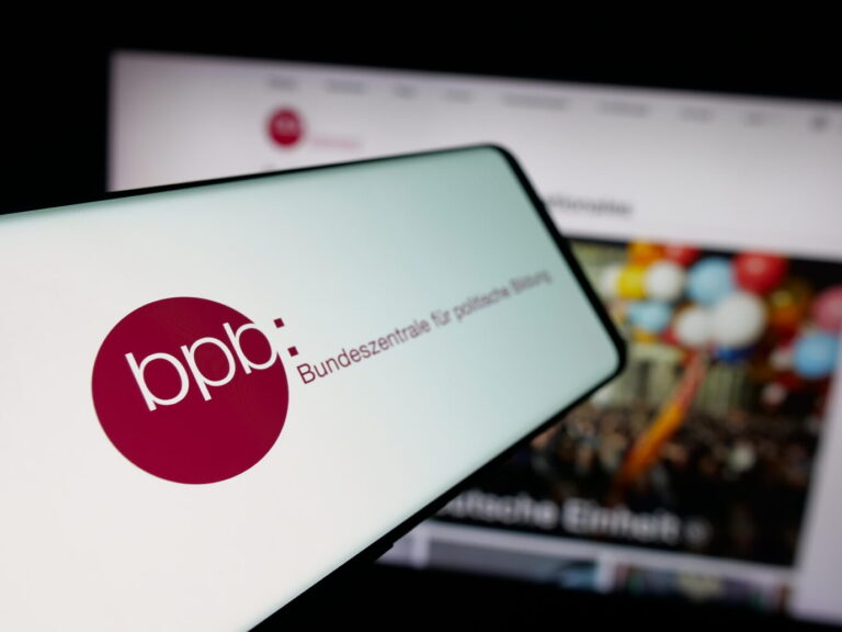 Die Bundeszentrale für politische Bildung: Verabschiedet sich von X wegen geringer Reichweite. Foto: picture alliance / Sipa USA | SOPA Images