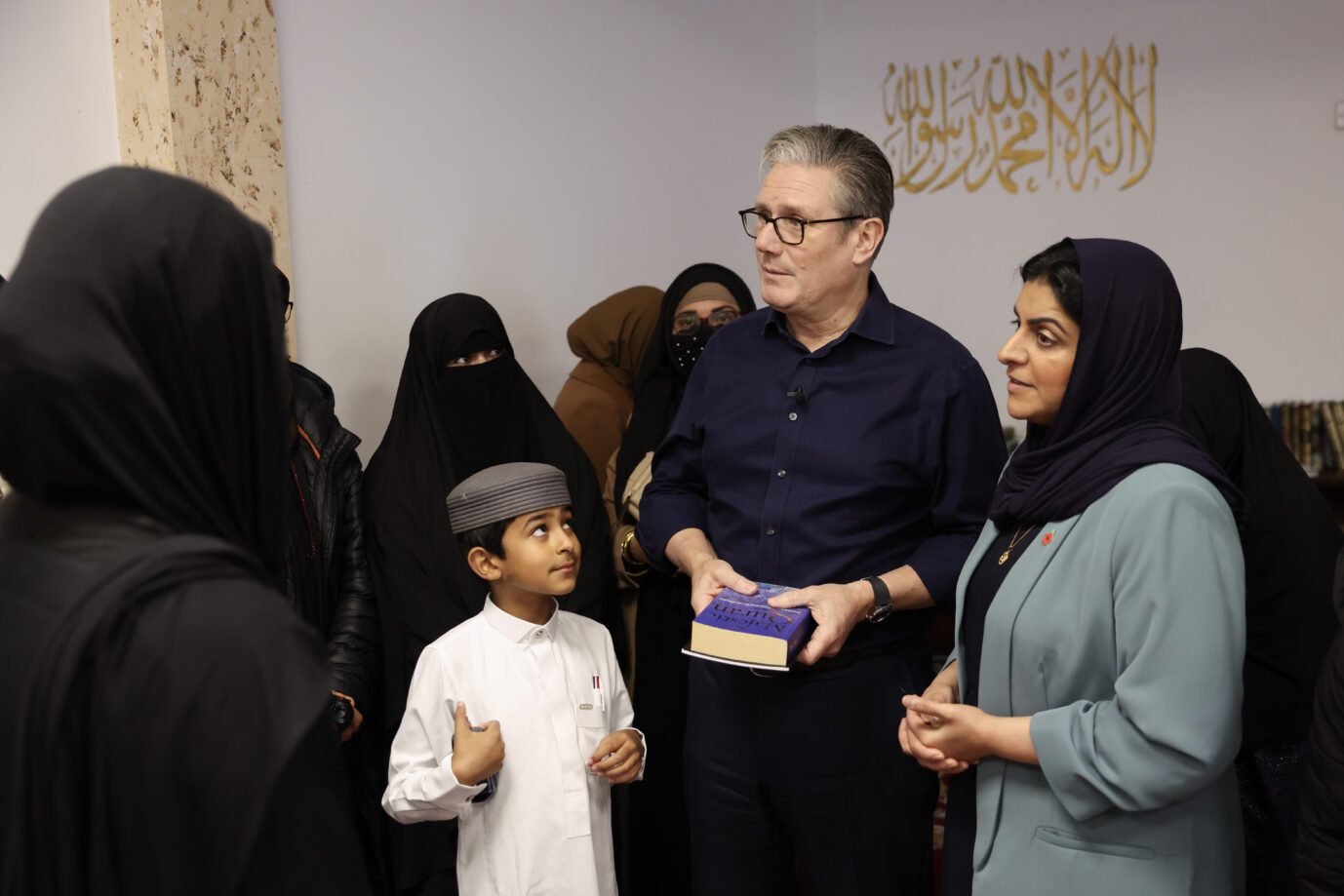 23/10/2025. Peacehaven, United Kingdom. Prime Minister Keir Starmer and Home Secretary Shabana Mahmood visit Peacehaven Mosque as they announce funding for security for Muslim communities., Credit:Simon Dawson / Avalon Asylgesetze sollen verschärft werden.