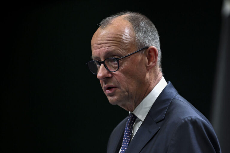 Seine Aussage zu Problemen im Stadtbild lassen die Wogen in Deutschland noch immer hochgehen: Bundeskanzler Friedrich Merz (CDU). Foto: picture alliance / Anadolu | Utku Ucrak