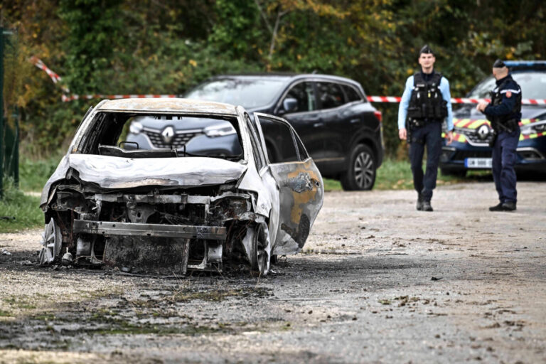 Mit diesem Fahrzeug führ der Mann Menschen über den Haufen. Es sei der Wunsch Allahs gewesen. Foto: picture alliance / SIPA | UGO AMEZ