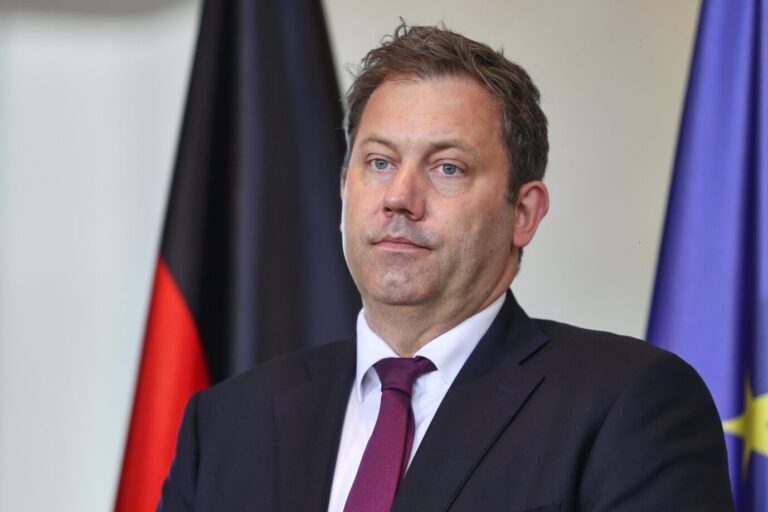 Stellt sich in der Debatte um Das Bürgergeld gegen den linken Parteiflügel: Lars Klingbeil (SPD). Foto: picture alliance / dts-Agentur