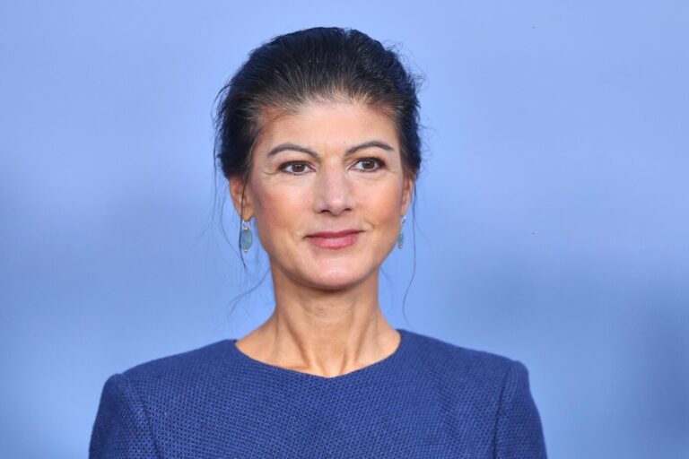 Berlin, Deutschland: Haus der Bundespressekonferenz: Pressekonferenz: Bündnis Sahra Wagenknecht - Vernunft und Gerechtigkeit - zur personellen Aufstellung des Parteipräsidiums: Sahra Wagenknecht. Sie wird bei ihrer Forderung nach einer Neuauszählung der Bundestagswahl von der AfD unterstützt.