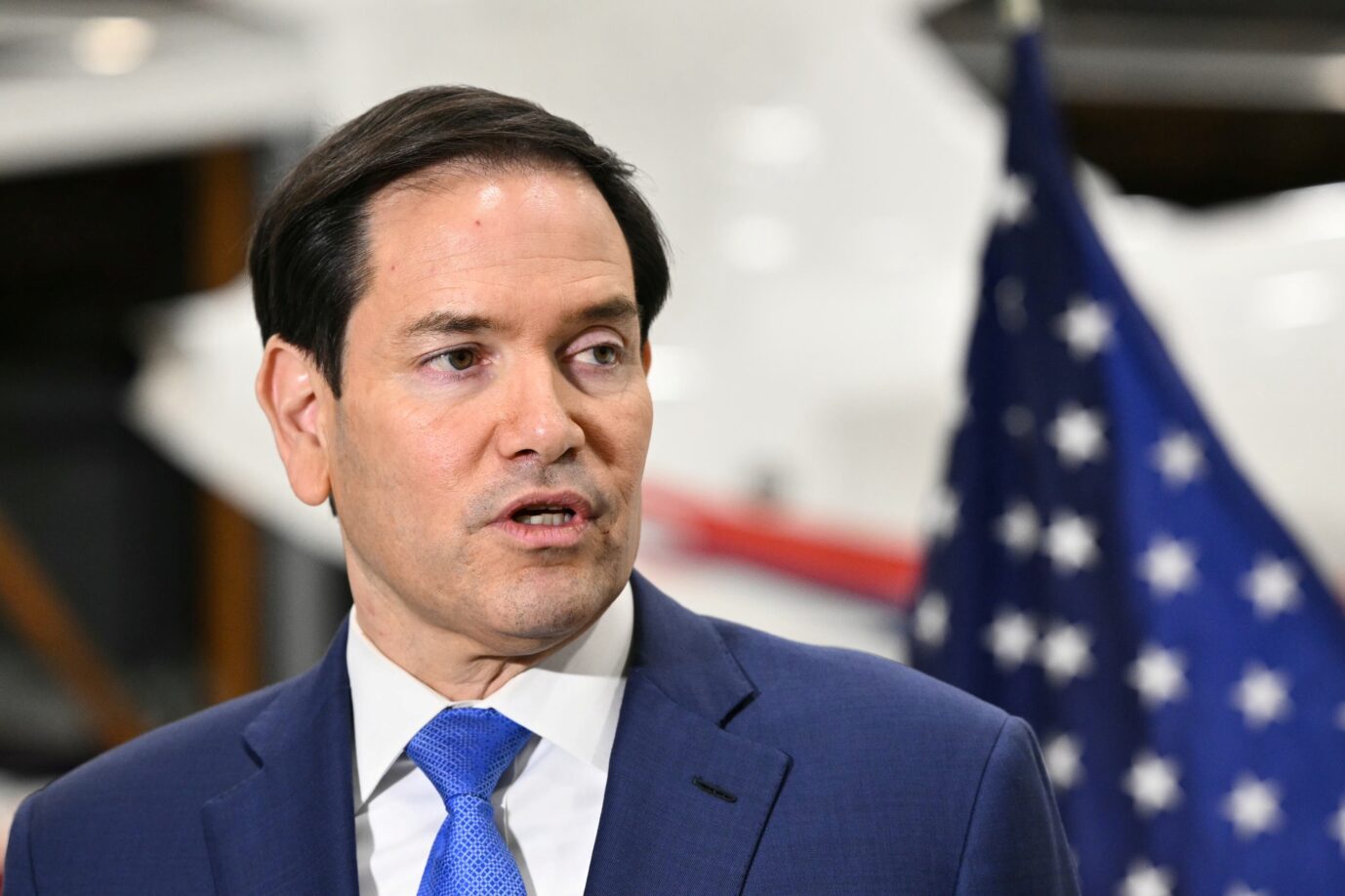Will von der Kritik der EU an den Angriffen in der Karibik nichts hören: Trumps Außenminister Marco Rubio. Foto: picture alliance / ASSOCIATED PRESS | Mandel Ngan