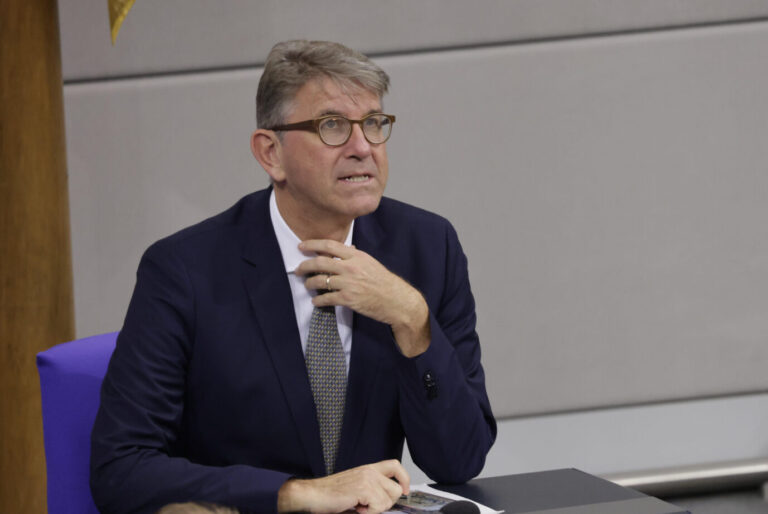 Bietet beim Gipfel seines Unternehmens persönliche Treffen mit Spitzenpolitikern. Kulturstaatsminister Wolfram Weimer. Foto: picture alliance / Metodi Popow | M. Popow