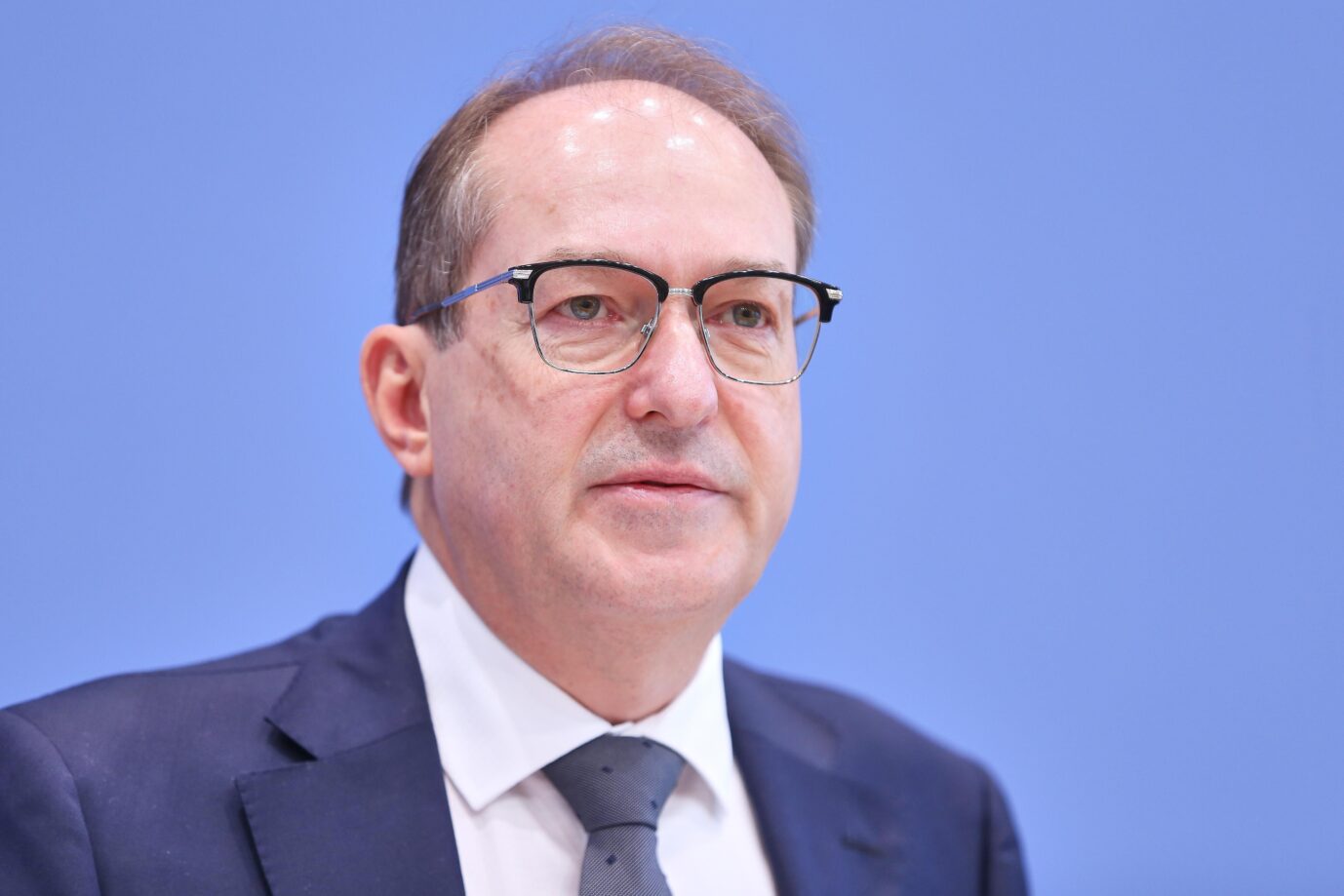 Bundesinnenminister Alexander Dobrindt (CSU): Er plant, acht Millionen Euro für Islamismusprävention auszugeben. (Themenbild)