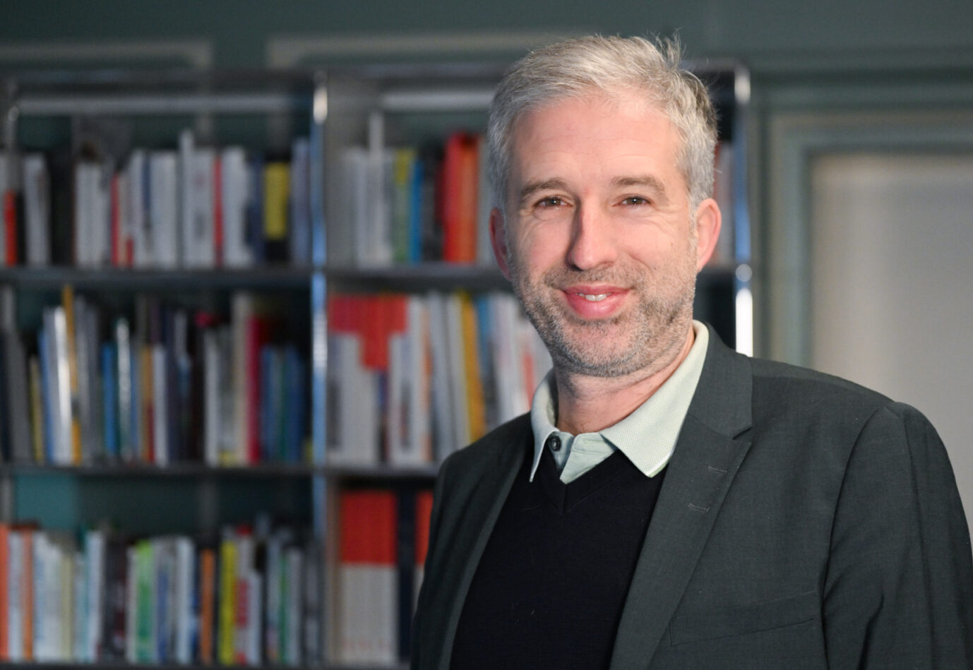 Boris Palmer, Oberbürgermeister von Tübingen, fotografiert bei einem dpa-Interview in seinem Amtszimmer.