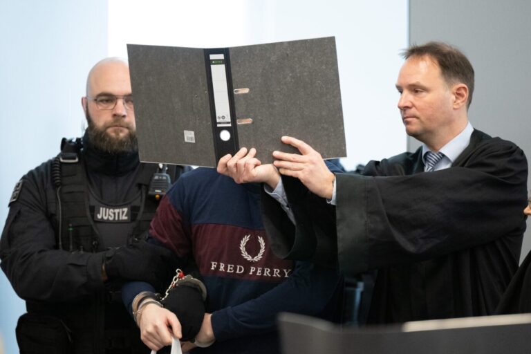 Ein Beschuldigter im Hammerbande-Prozeß: Die mutmaßlichen Linksterroristen nennen die Vorwürfe „absurd“. (Themenbild)