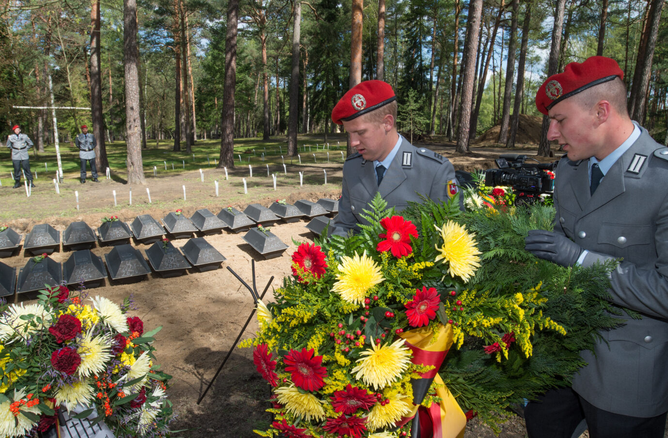 Immer noch werden auf dem Soldatenfriedhof Halbe die Überreste Gefallener bestattet (Archivbild).