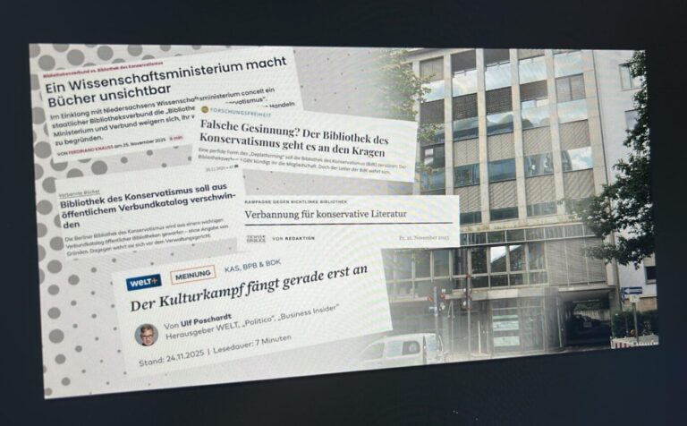 Das Bild zeigt die Bibliothek des Konservatismus und verschiedene Schlagzeilen zum drohenden Ausschluß aus dem Bibliotheksverbund.