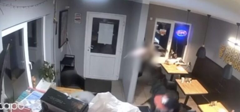 Ausschnitt aus der Aufnahme des Messerangriffs in Bad Kleinen: Tötungsdelikt erweckt den Eindruck von Behördenversagen. Video: privat Screenshot: JF