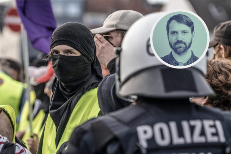 Demonstration gegen den AFD Parteitag in Essen, Blockade der Alfredstraße, Brücke über die Autobahn A52, NRW, Deutschland. Aufmarsch der Antidemokraten.