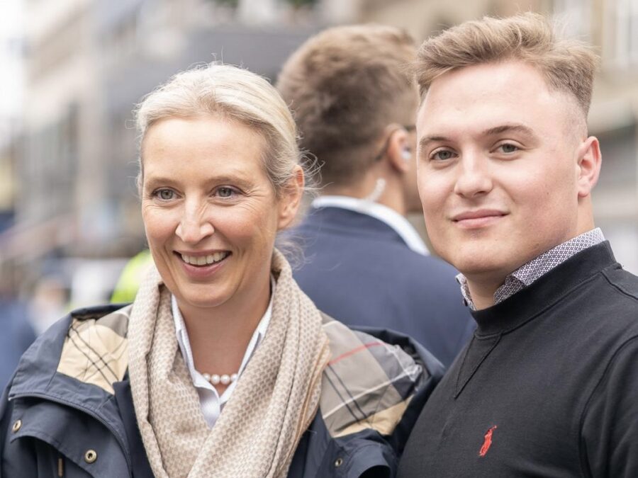 Tim Schramm neben Alice Weidel: Nordrhein-Westfalens Landesvorstand entzieht Schramm erneut die Mitgliedsrechte. Foto: Privat