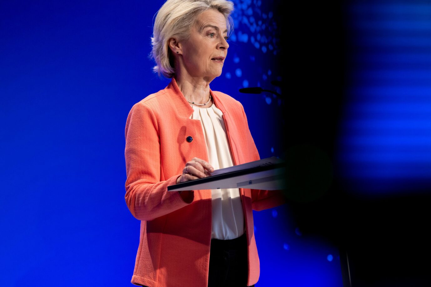 Das Bild zeigt EU-Kommissionspräsidentin Ursula von der Leyen. Sie möchte einen EU-Geheimdienst aufbauen.