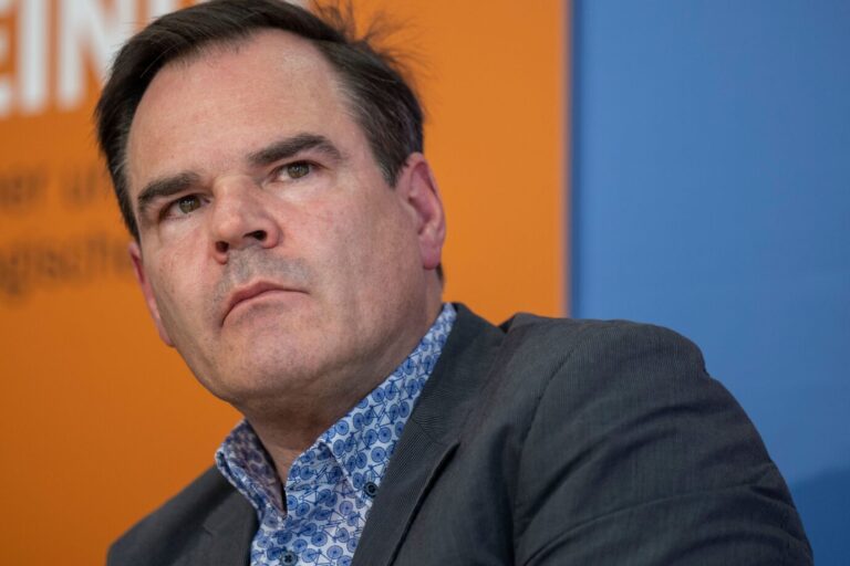 Das Bild zeigt den Schriftsteller Uwe Tellkamp.