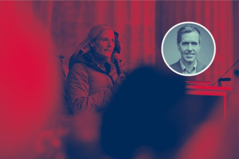 Frau mit Mikrofon spricht auf einer Bühne vor unscharfem Publikum, daneben kreisförmig eingeblendetes Porträt eines Mannes. Marie-Christine Ostermann des Verbandes „Familienunternehmer“ bei einer Kundgebung: Mittelständler suchen das Gespräch, während die Politik abtaucht. Foto: Kirill Singer/JF; verw. Bild: picture alliance / Geisler-Fotopress | Jean MW/Geisler-Fotopress