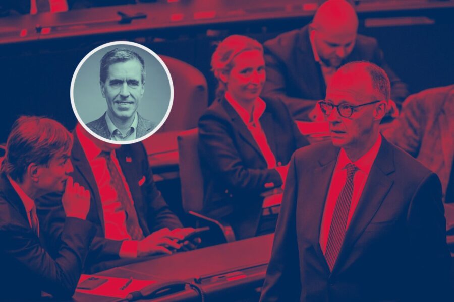 Der designierte Bundeskanzler Friedrich Merz (CDU. r-l), geht nach dem zweiten Durchgang der Kanzlerwahl an der AfD-Fraktion vorbei, als er ins Plenum des Bundestags kommt. Hinter ihm sitzen Alice Weide, AfD-Bundessprecherin und Mitglied des Deutschen Bundestages, Tino Chrupalla, Vorsitzender der AfD-Bundestagsfraktion, und Bernd Baumann, erster parlamentarischer Geschäftsführer der AfD-Bundestagsfraktion. Nach dem Scheitern von CDU-Chef Merz im ersten Anlauf bei der Wahl zum Bundeskanzler soll es noch am Dienstag einen zweiten Wahlgang im Bundestag geben. Alice Weidel blickt Friedrich Merz hinterher: Schwarz-blaue Phantasie. Foto: Kirill Singer/JF; verw. Bild: picture alliance/dpa | Christoph Soeder