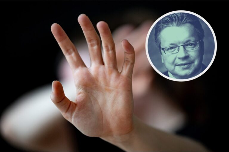 Eine Frau hält ihre Hände vor das Gesicht (Symbolbild): Am Freitag stellten die Bundesregierung und das Bundeskriminalamt das Lagebild zur Gewalt gegen Frauen vor. (Themenbild/Collage)