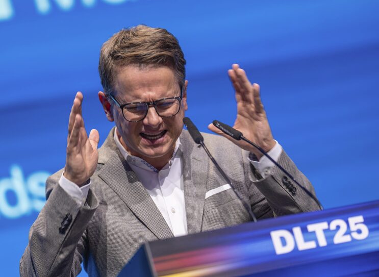 Bei seiner Rede vor der Jungen Union ließ er ein heißes Thema einfach aus: CDU-Generalsekretär Carsten Linnemann schoss sich stattdessen auf Alice Weidel ein. Foto: picture alliance / Chris Emil Janßen | Chris Emil Janssen