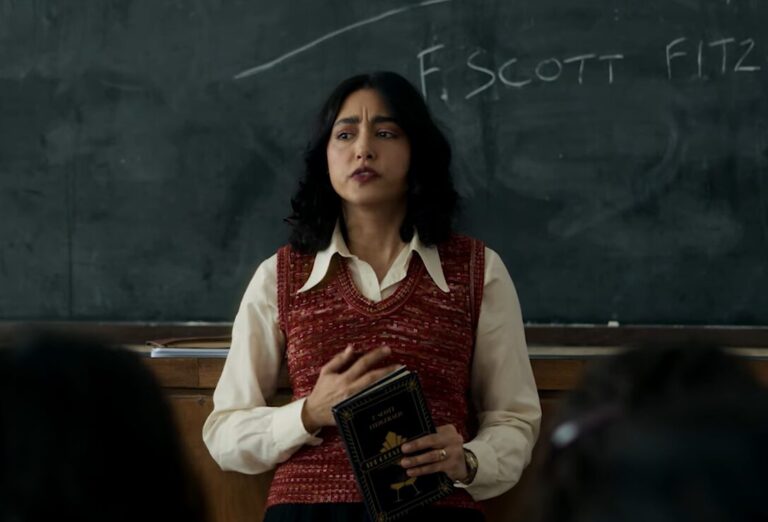 Für die iranische Literaturwissenschaftlerin ändert sich mit der islamischen Revolution alles.