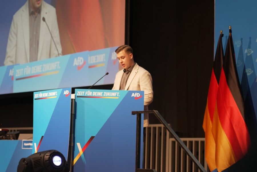 Jean-Pascal Hohm spricht auf der Versammlung.