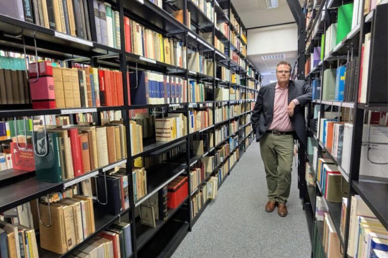 Das Foto zeigt Wolfgang Fenske, Leiter der Bibliothek des Konservatismus.