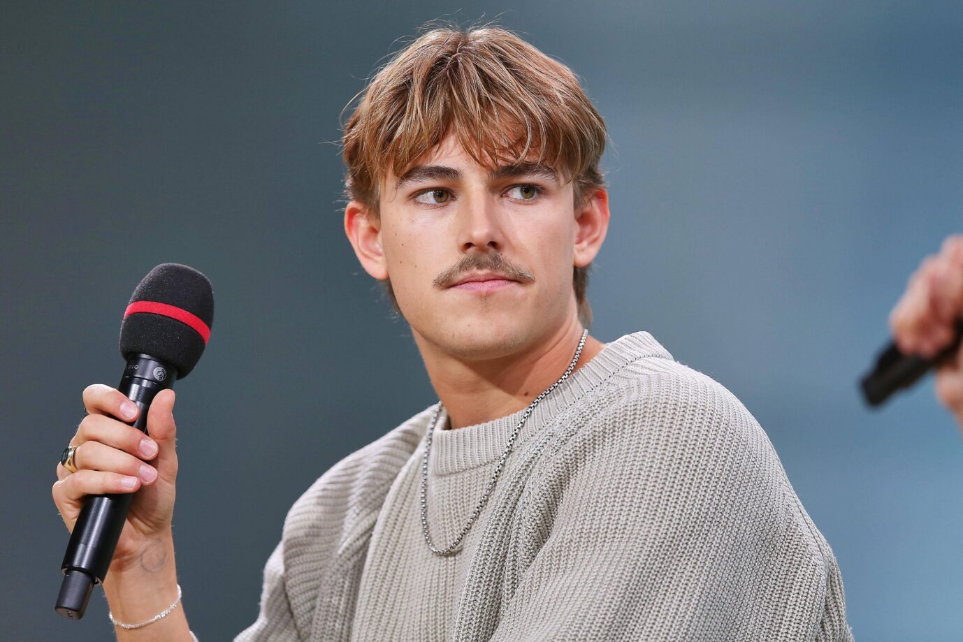 Schweizer Schriftsteller, Literat, Romancier, Autor Nelio Biedermann („Lazar“) in Frankfurt/Main, Hessen, Deutschland, 19.10.2025: Frankfurter Buchmesse.