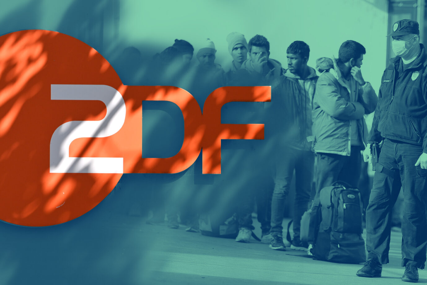 Links sieht man das ZDF-Logo, rechts Migranten – dank seiner neuen Medienschulung berichtet das ZDF nicht mehr negativ über Migrantenkriminalität