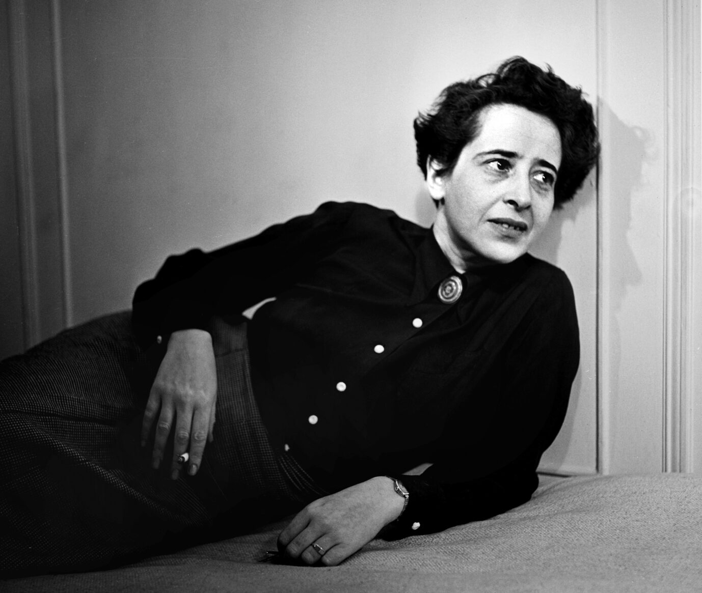 Ein neues Buch beleuchtet die Widersprüche im Denken der Philosophin Hannah Arendt.