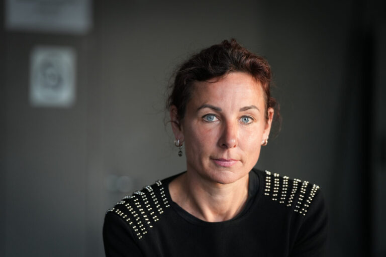 Die Schriftstellerin Juli Zeh rechnet im Interview mit der „taz“ mit der Brandmauerpolitik der anderen Parteien ab. Foto: picture alliance/dpa | Soeren Stache