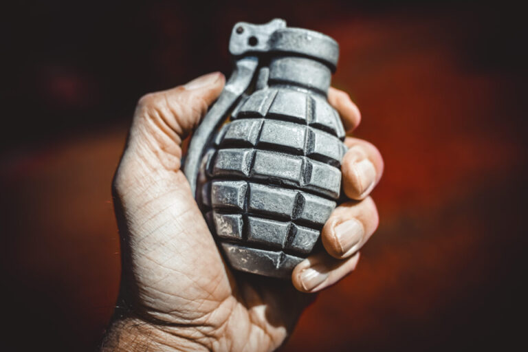 Zur redaktionellen Verwendung. Nicht redaktionelle Verwendung nach Absprache. Etwaige Marken- und ggf. weitere Schutzrechte sind zu beachten. Zu sehen ist eine Handgranate.