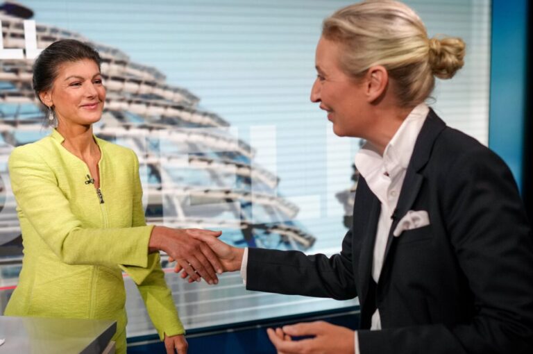 Unterstützung bei der Neuauszählung: Sahra Wagenknecht (BSW) mit AfD-Chefin Alice Weidel bei einem TV-Duell.