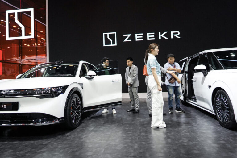 Chinas Autobauer Zeekr präsentiert stolz seine neuen Modelle; bald könnten diese auch Deutschlands Markt erobern.
