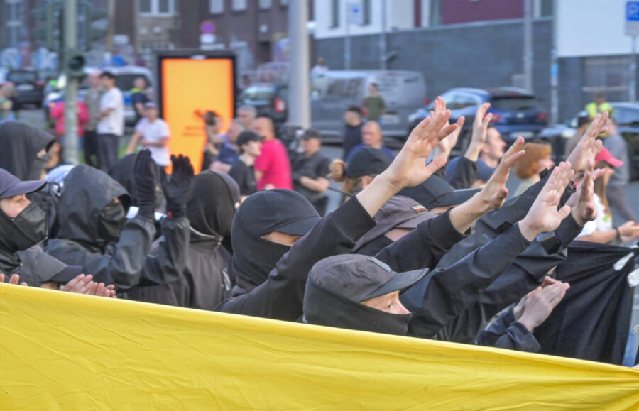 Der Schwarze Block, Revolutionäre 1. Mai -Demonstration. 01.05.2025, Karl-Marx-Straße, Neukölln, Berlin, Deutschland