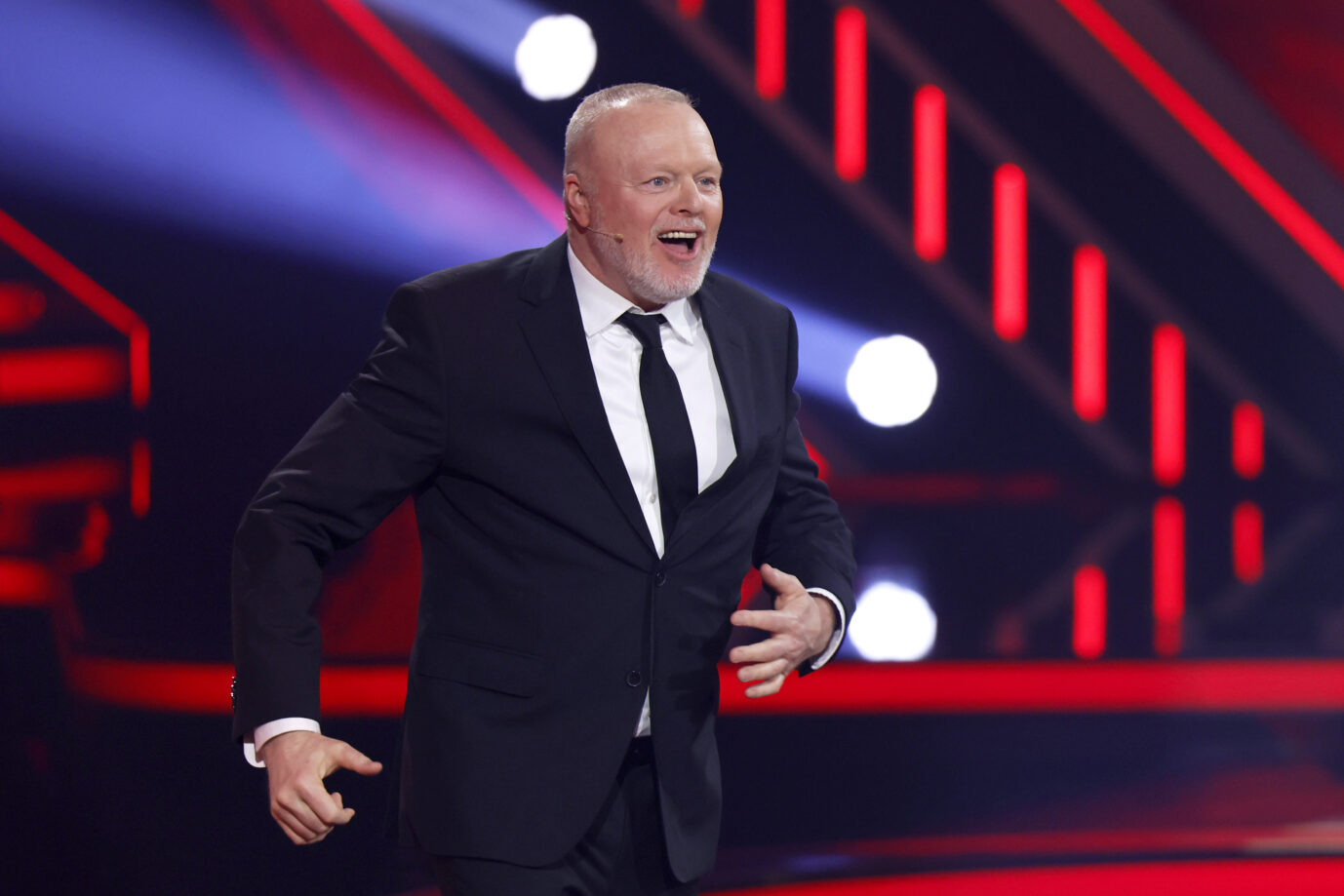 Trotz der Verpflichtung von TV-Star Stefan Raab im vergangenen Jahr muß RTL sparen und umbauen.