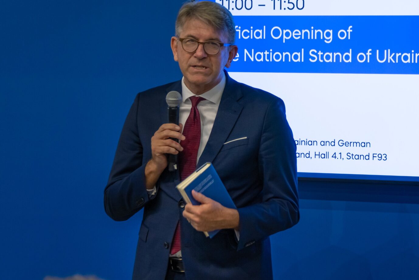 Neue Vorwürfe gegen Kulturstaatsminister Weimer soll sein „Konservatives Manifest“ abgeschrieben haben