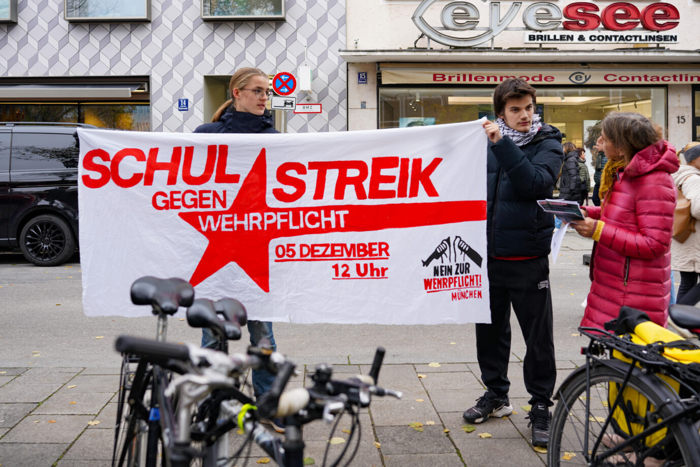 Am Freitag wollen Schüler bundesweit gegen den neuen Wehrdienst protestieren. Unterstützung kommt von der Linken und dem BSW.