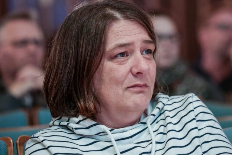 Bremens Umweltsenatorin Henrike Müller (Grüne) gibt das Sondervermögen für ein FLINTA-WC aus.