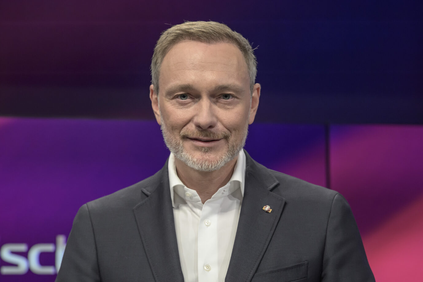 GER, Berlin, Studio, zu Gast bei - maischberger, Polittalk, TV, Format, mit Moderatorin - Sandra Maischberger, Das Erste, aus Adlershof - am Studio 20, im Bild v.l.: Christian Lindner (FDP, ehem. Bundesfinanzminister), Unternehmer und Autoland AG Vertrieb und Marketing, 19.11.2025,