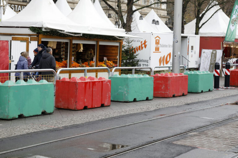 Der Magdeburger Weihnachtsmarkt gleicht aus Schutz vor Muslimen einer Festung.