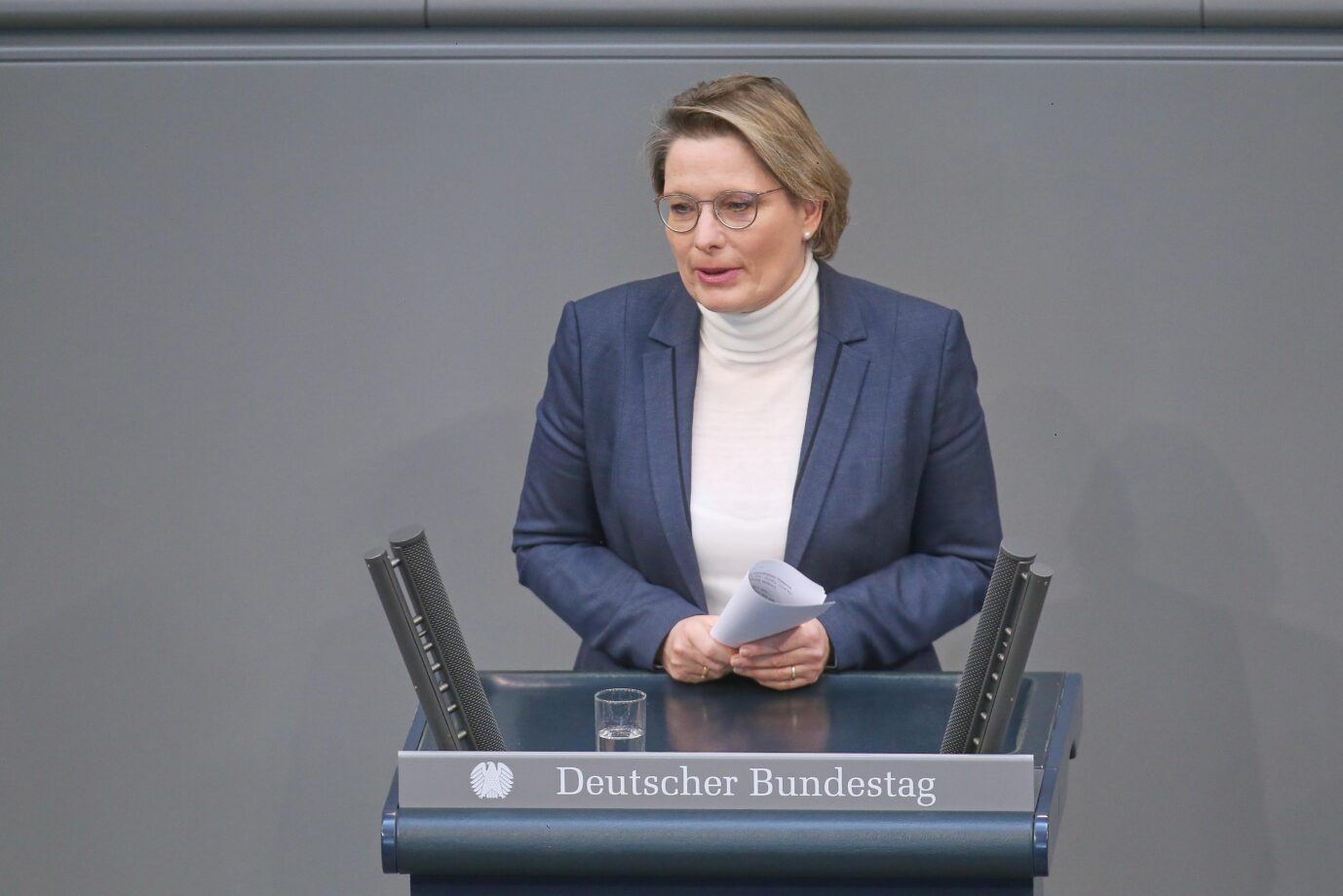 Berlin, Deutschland: Deutscher Bundestag: 44. Bundestagssitzung - Haushaltswoche: Bundesministerin der Justiz und für Verbraucherschutz Stefanie Hubig (SPD). Sie will härter gegen Volksverhetzung vorgehen.