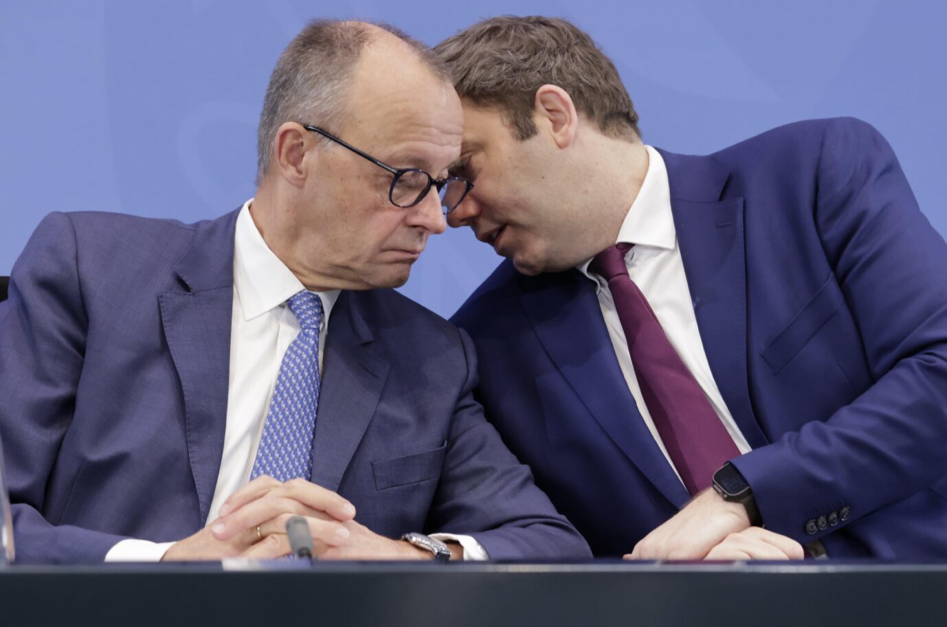 Heimlich noch mehr Steuergeld für die Parteien: Kanzler Friedrich Merz (CDU) und Finanzminister Lars Klingbeil (SPD).