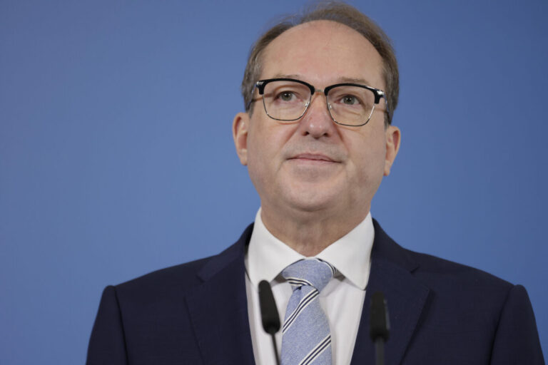 Innenminister Alexander Dobrindt willigte ein, eine gewisse Zahl an Migranten nicht nach Griechenland zu überstellen