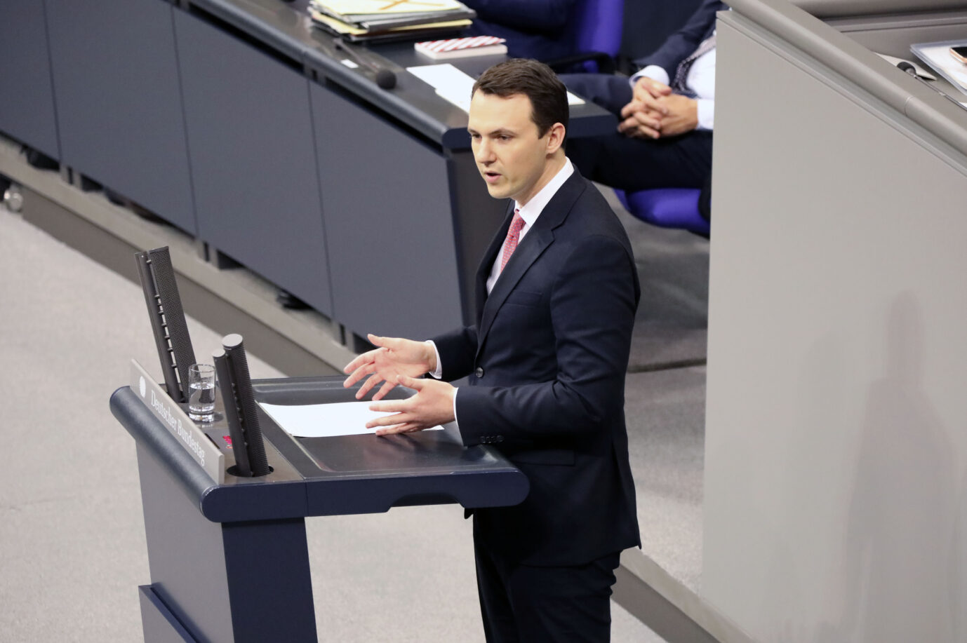 Pascal Reddig in der 48. Sitzung des 21. Deutschen Bundestages im Reichstagsgebäude. Berlin, 05.12.2025