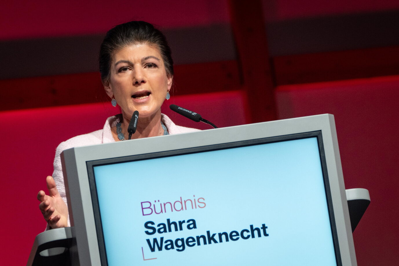 „Koalieren heißt nicht Kleinbeigeben“ Wagenknecht maßregelt Kritiker auf dem BSW-Parteitag