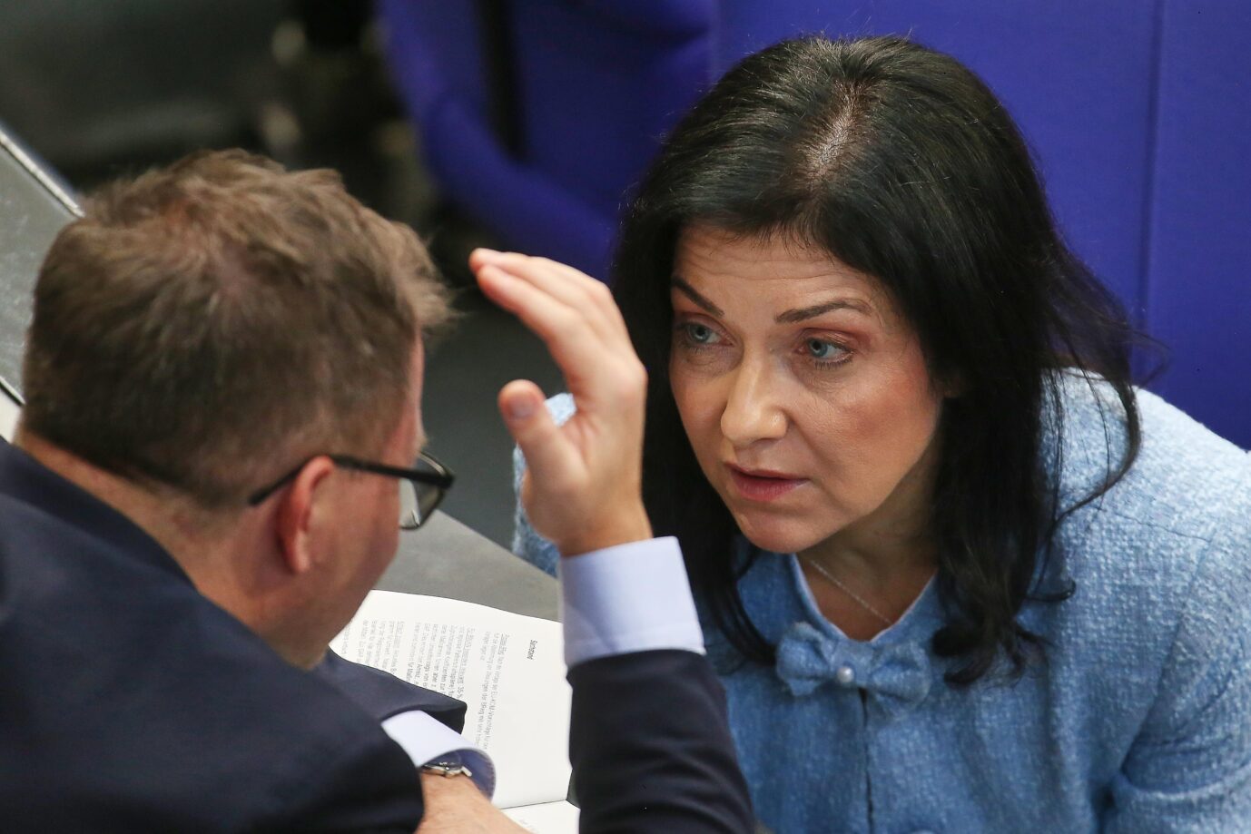 Heizungsgesetz: Umweltminister Carsten Schneider und Wirtschaftsministerin Katherina Reiche diskutieren Anfang Dezember im Bundestag.