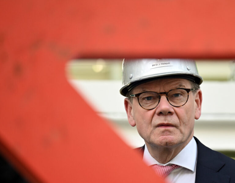 Möchte von Wänden auf der ganzen Welt lachen: Bundesaußenminister Johann Wadephul. Foto: picture alliance/dpa | Soeren Stache