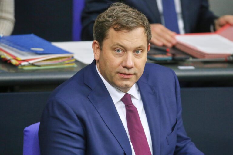 Bereitet Deutschland auf schwierige Zeiten vor: Bundesfinanzminister Lars Klingbeil. Foto: picture alliance / dts-Agentur | -