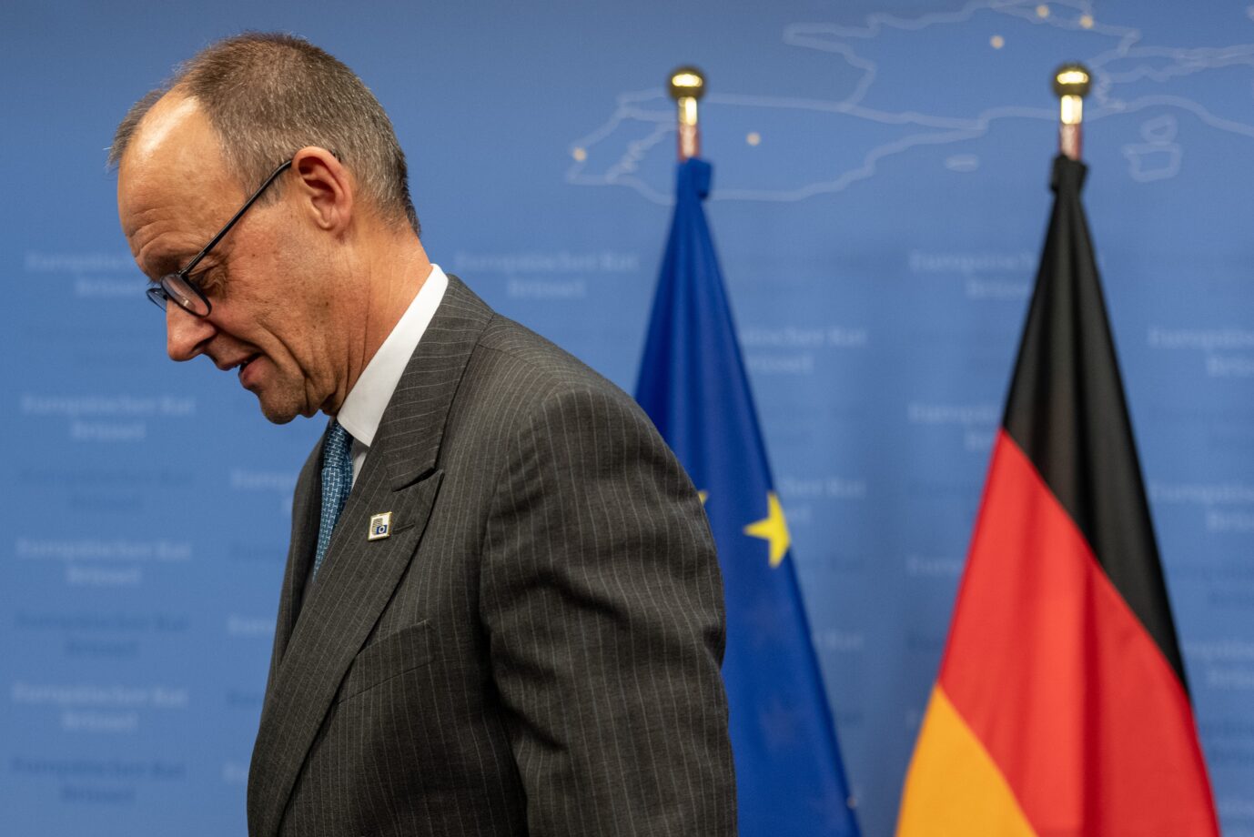 Alles gegeben und doch verloren: Bundeskanzler Friedrich Merz nach seiner Stellungnahme auf dem EU-Gipfel in Brüssel.